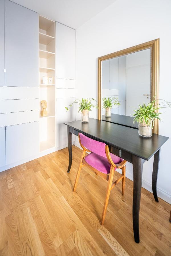 Krucza ~ Self Check-in 24h ~ Parking And Lift Apartament Wrocław